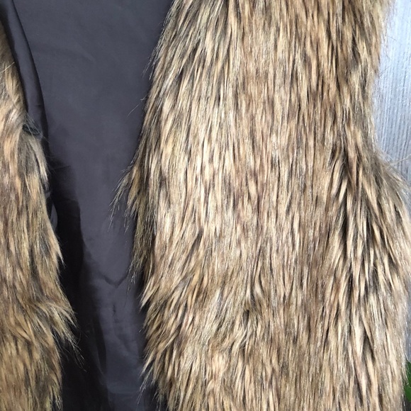 Faux Fur Vest - Picture 2 of 5